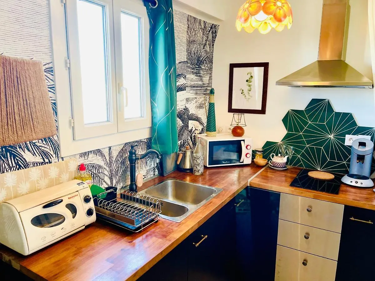Elegant Studio Sous Les Toits Marseille